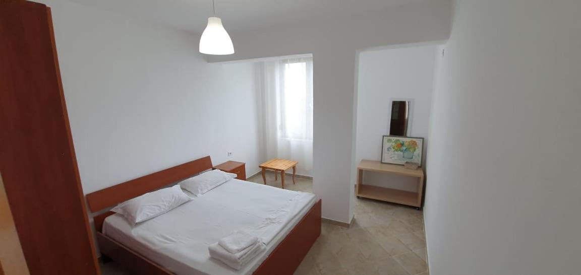 Seaview Apartment Borsh Ngoại thất bức ảnh